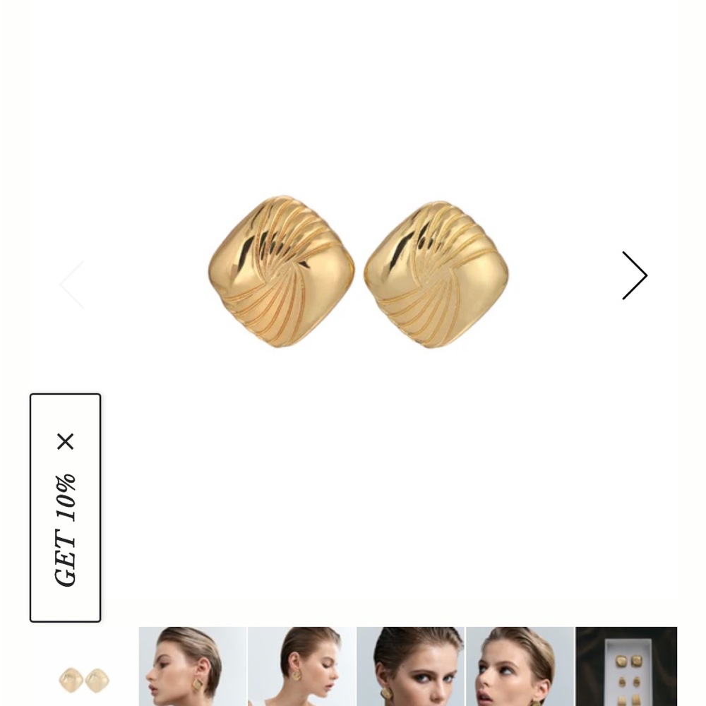 Heaven Mayhem Tabi Gold Earrings